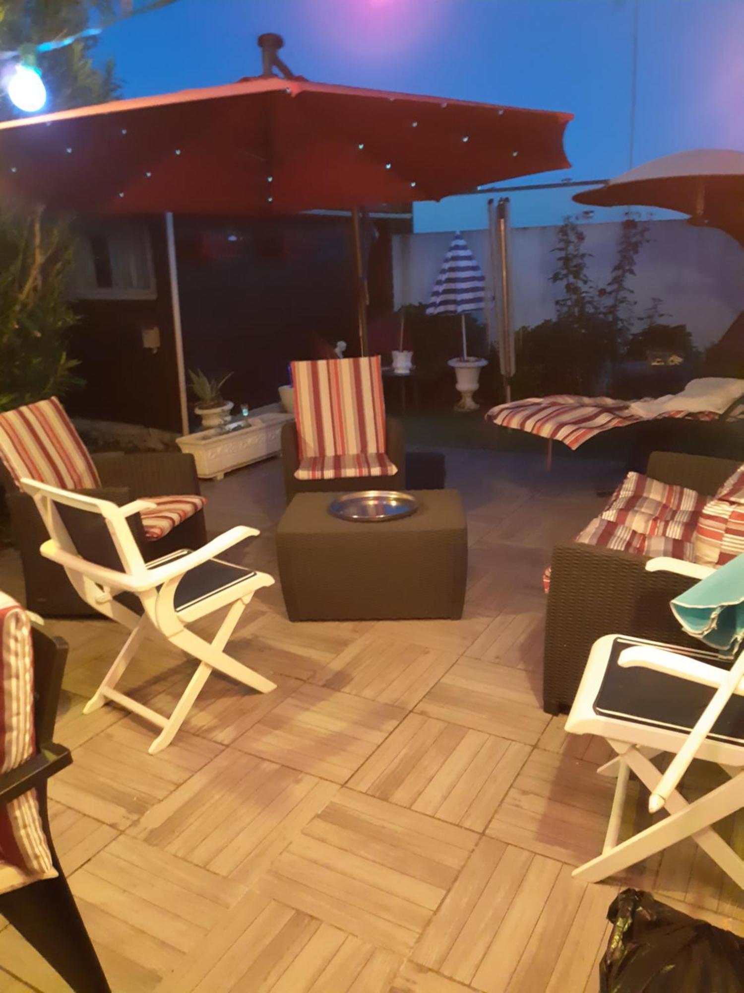 Chambre Lit Double Dans Pavillon , Chez Lilyanne Tonnay-Charente Εξωτερικό φωτογραφία
