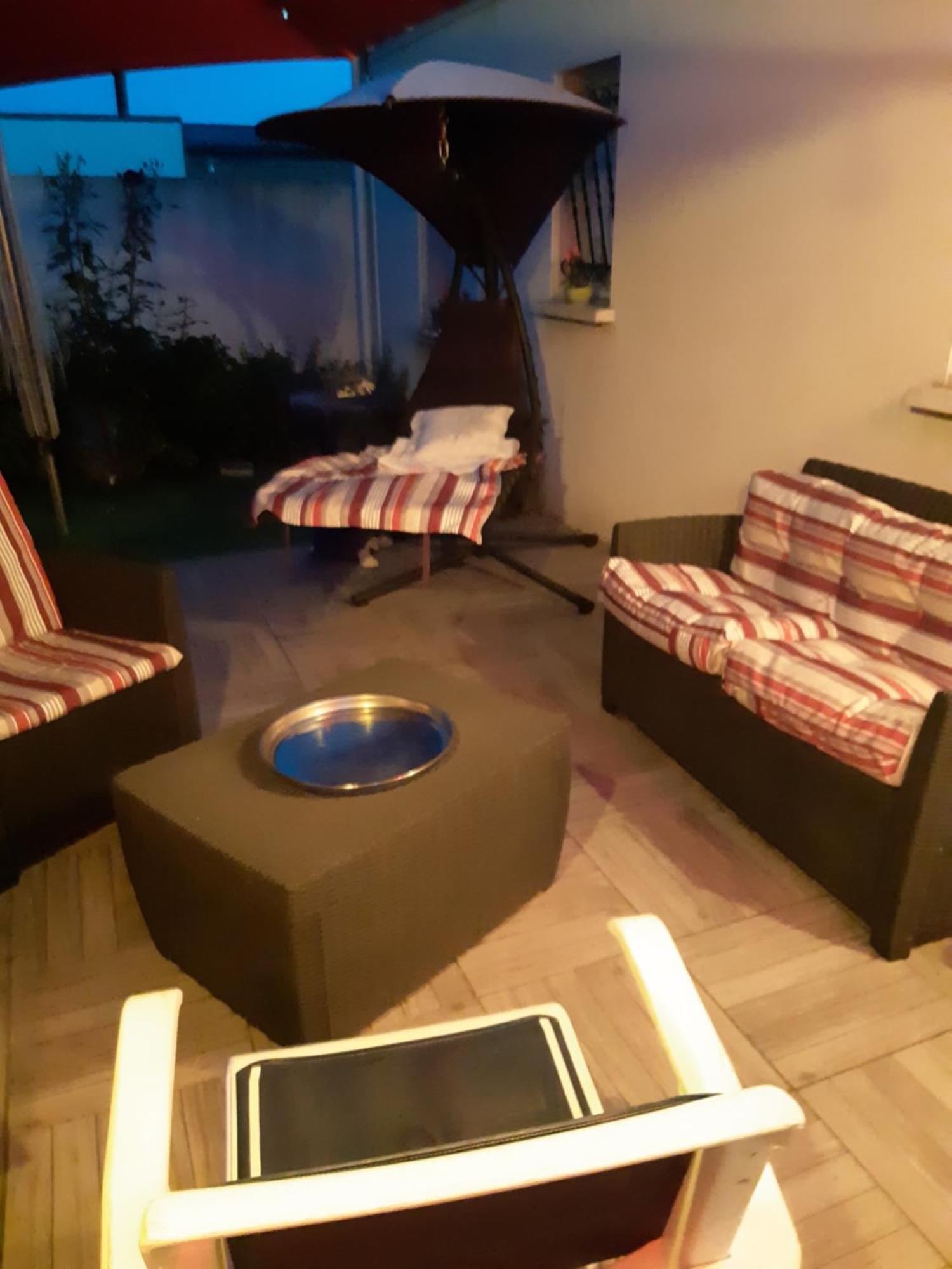 Chambre Lit Double Dans Pavillon , Chez Lilyanne Tonnay-Charente Εξωτερικό φωτογραφία