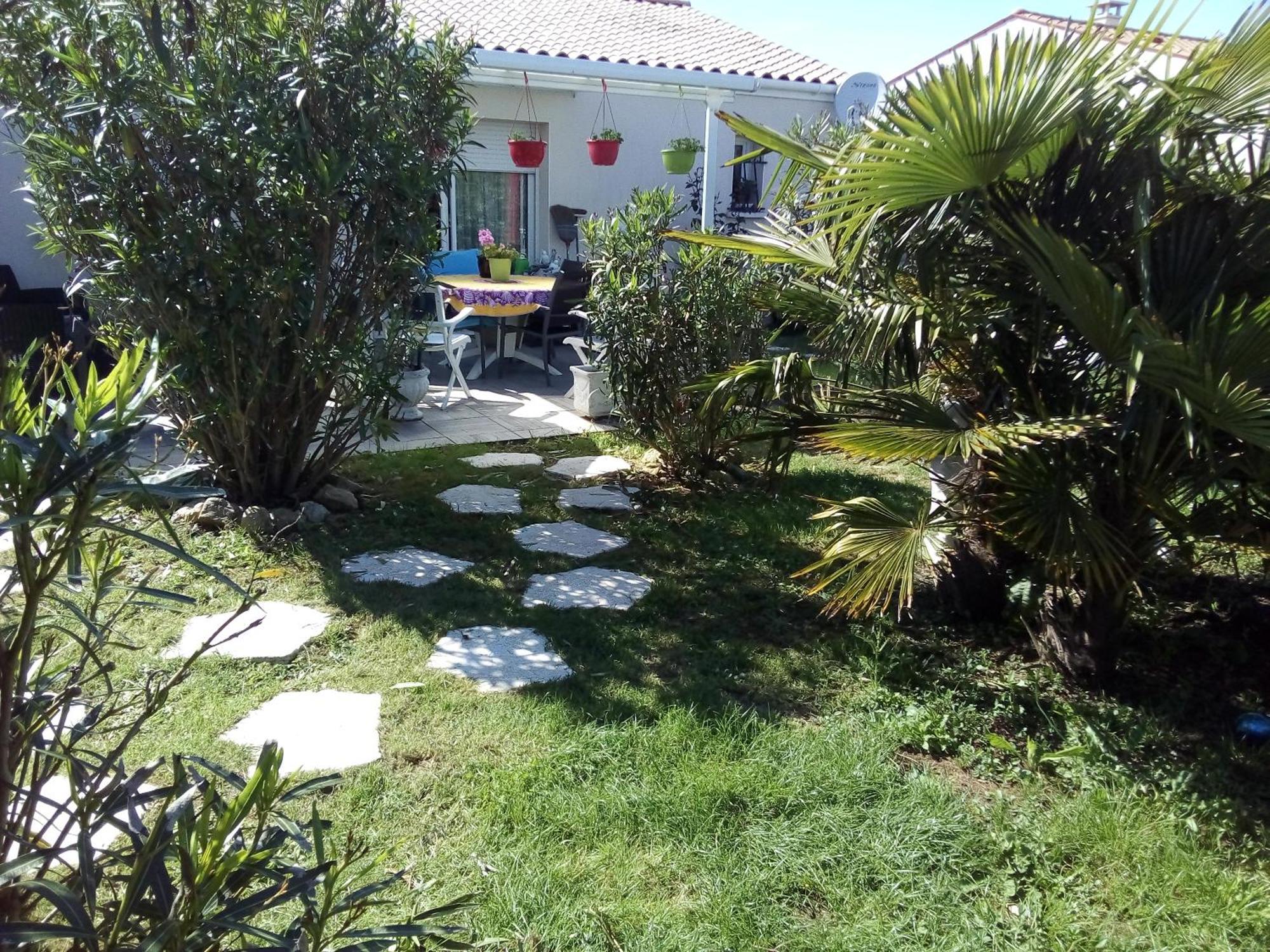 Chambre Lit Double Dans Pavillon , Chez Lilyanne Tonnay-Charente Εξωτερικό φωτογραφία