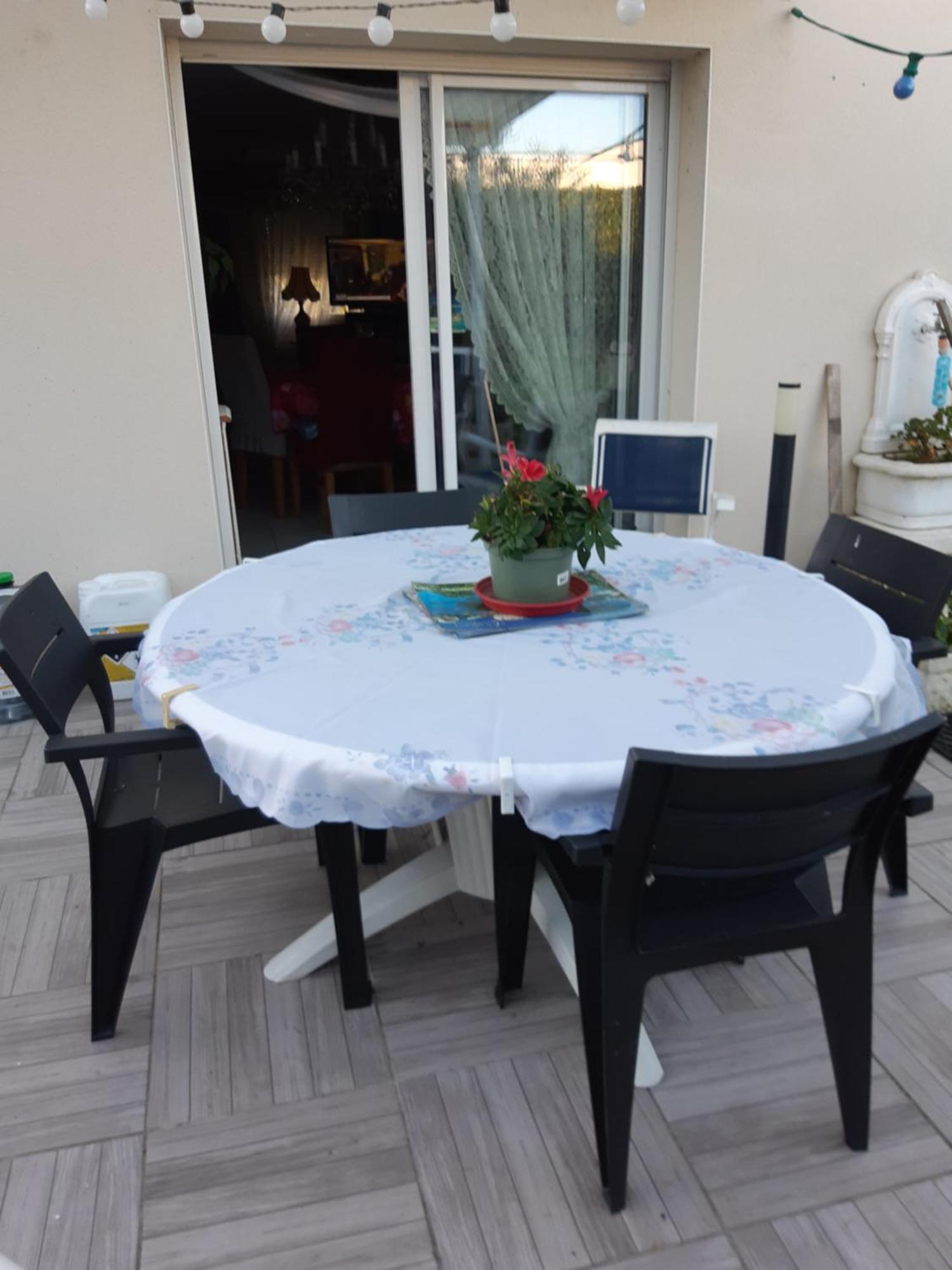 Chambre Lit Double Dans Pavillon , Chez Lilyanne Tonnay-Charente Εξωτερικό φωτογραφία